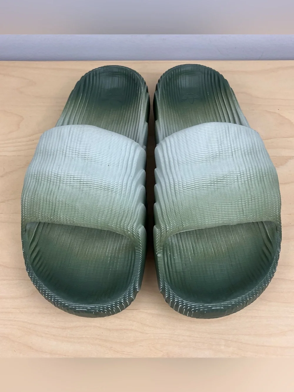 Adidas Men’s Size 7.0 (UK7) Adilette 22 Green Slide Sandals Slip On Flip Flops